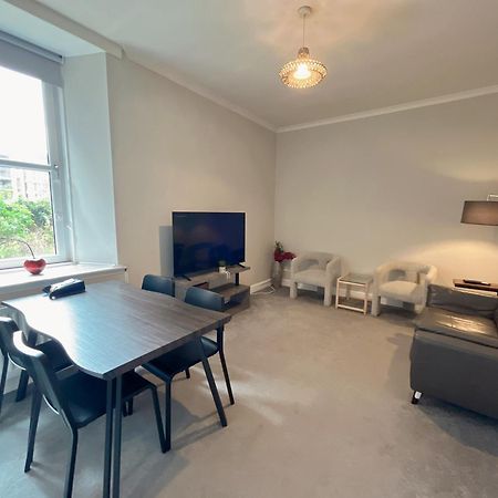 Two Bed Apartment เอดินบะระ ภายนอก รูปภาพ