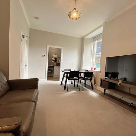 Two Bed Apartment เอดินบะระ ภายนอก รูปภาพ