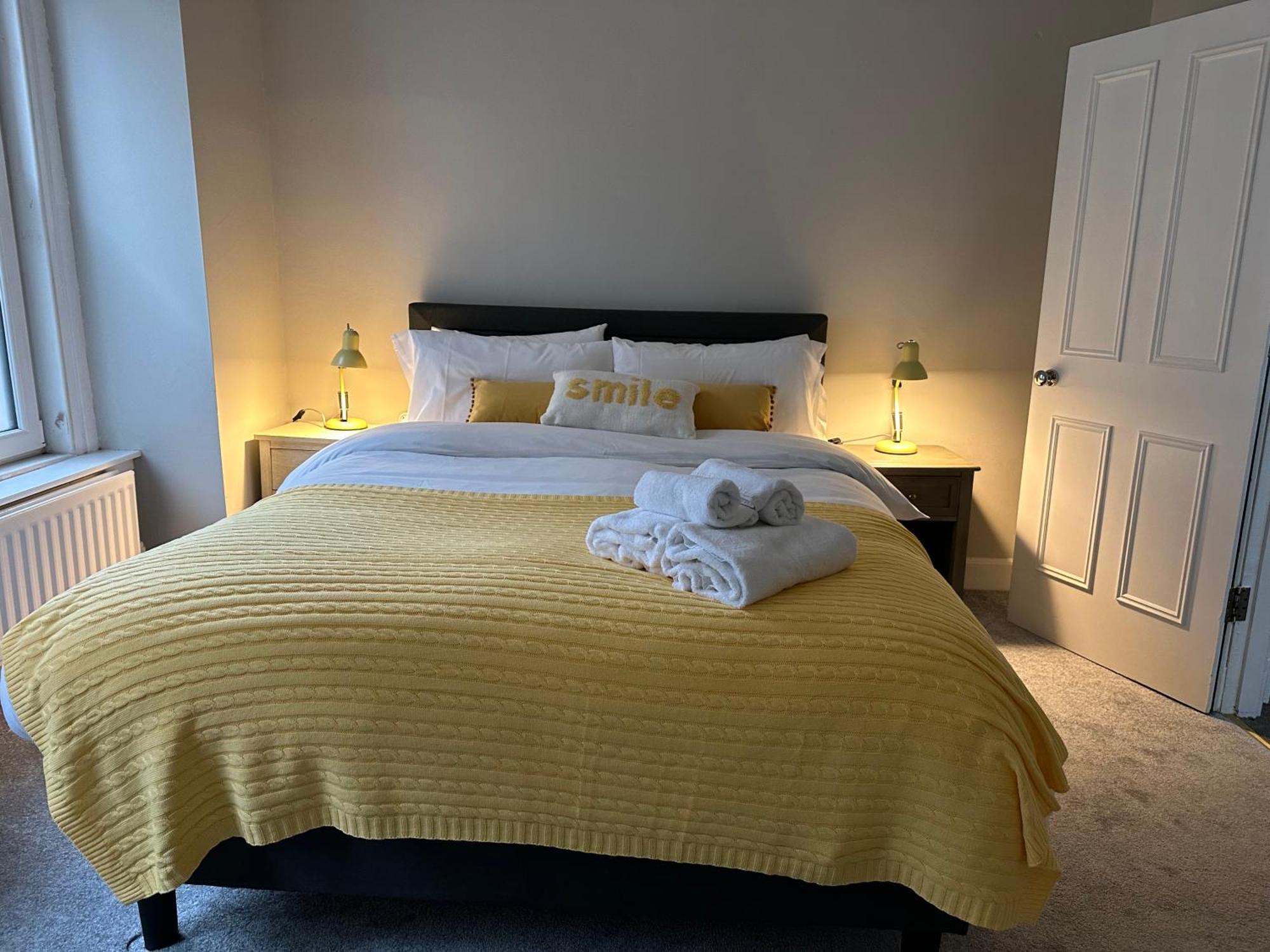 Two Bed Apartment เอดินบะระ ภายนอก รูปภาพ