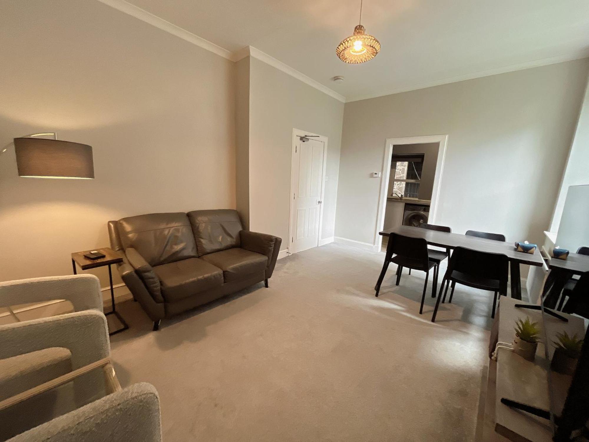 Two Bed Apartment เอดินบะระ ภายนอก รูปภาพ