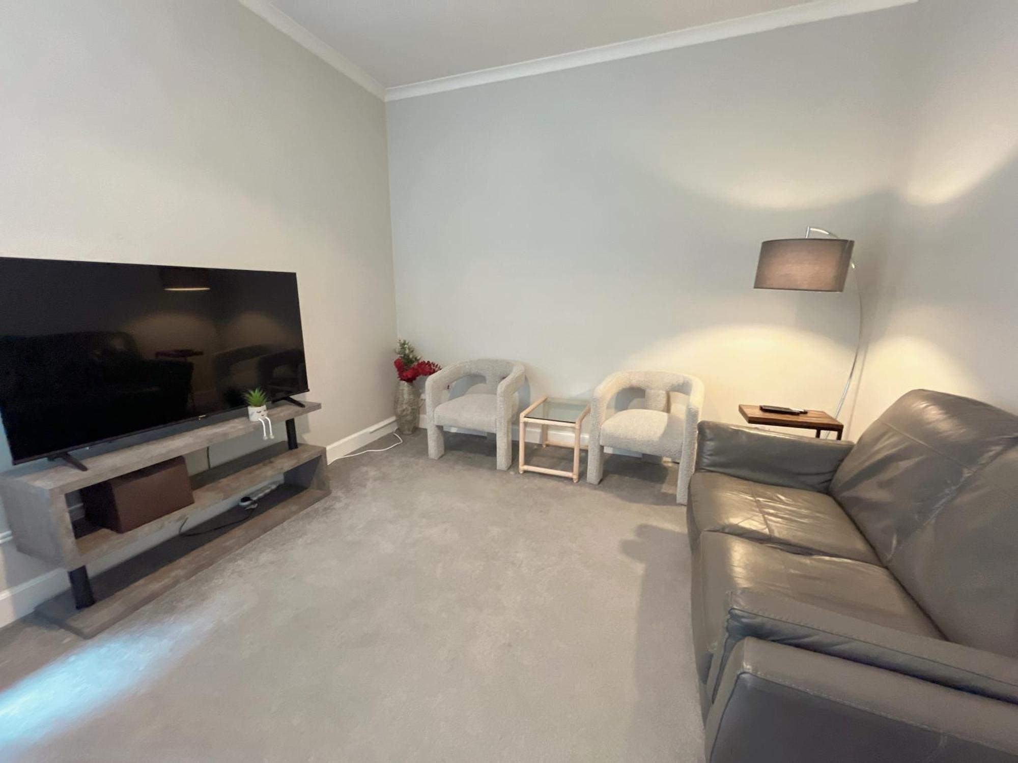 Two Bed Apartment เอดินบะระ ภายนอก รูปภาพ