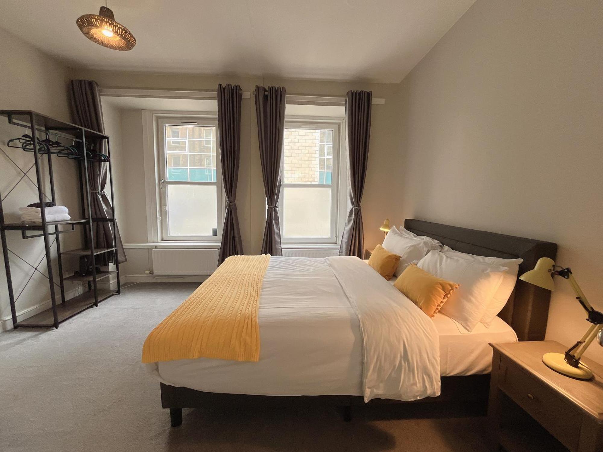 Two Bed Apartment เอดินบะระ ภายนอก รูปภาพ