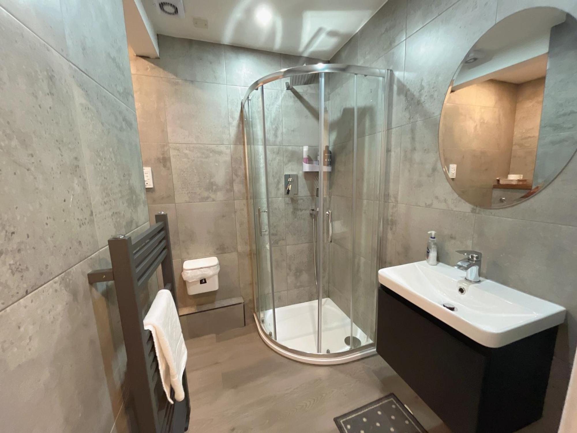 Two Bed Apartment เอดินบะระ ภายนอก รูปภาพ